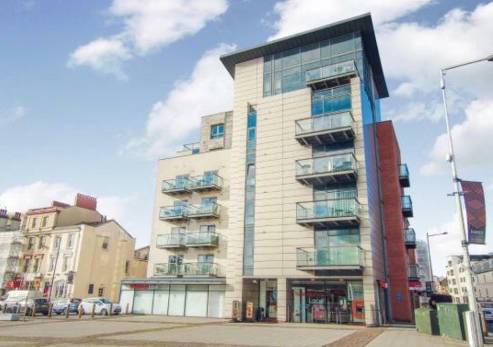 Quayside Apartment In Cardiff Bay Exterior photo